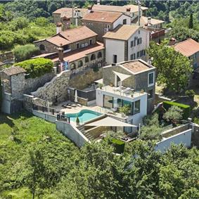 4 Bedroom Luxury Villa Retreat with Heated Infinity Pool near Buje, Sleeps 8-10